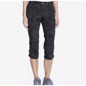 Eddie Bauer Size 4 Dark Green/Gray Horizon Capri Travex Capers Print Cargp Pants